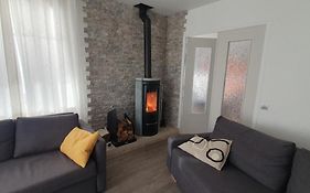 Appartement entier indépendant au dessus de villa wi fi parking gratuit proche plage et centre ville